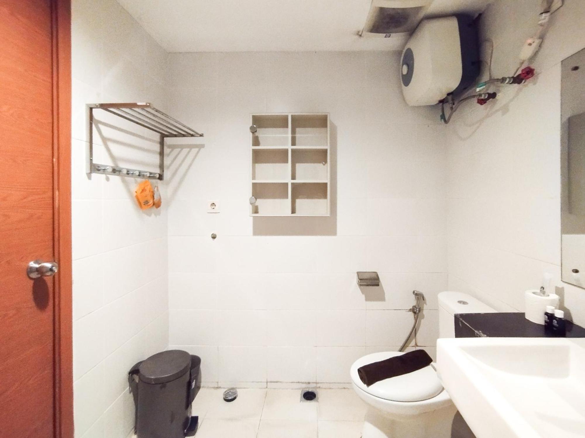 Simply And Comfy Studio Room Apartment Beverly Dago By Travelio Bandung Exterior photo