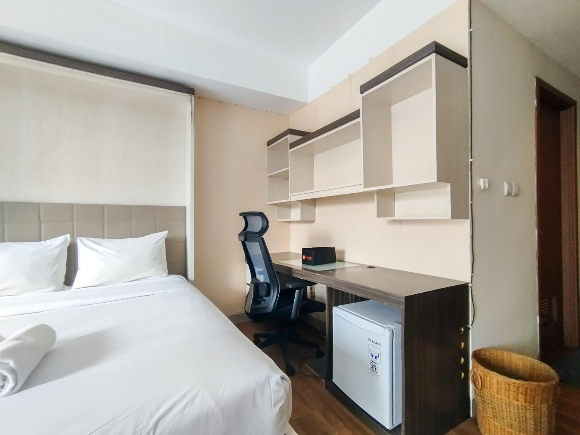 Simply And Comfy Studio Room Apartment Beverly Dago By Travelio Bandung Exterior photo