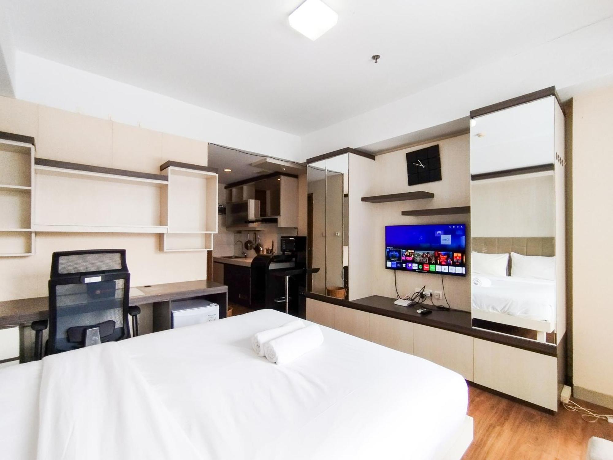 Simply And Comfy Studio Room Apartment Beverly Dago By Travelio Bandung Exterior photo