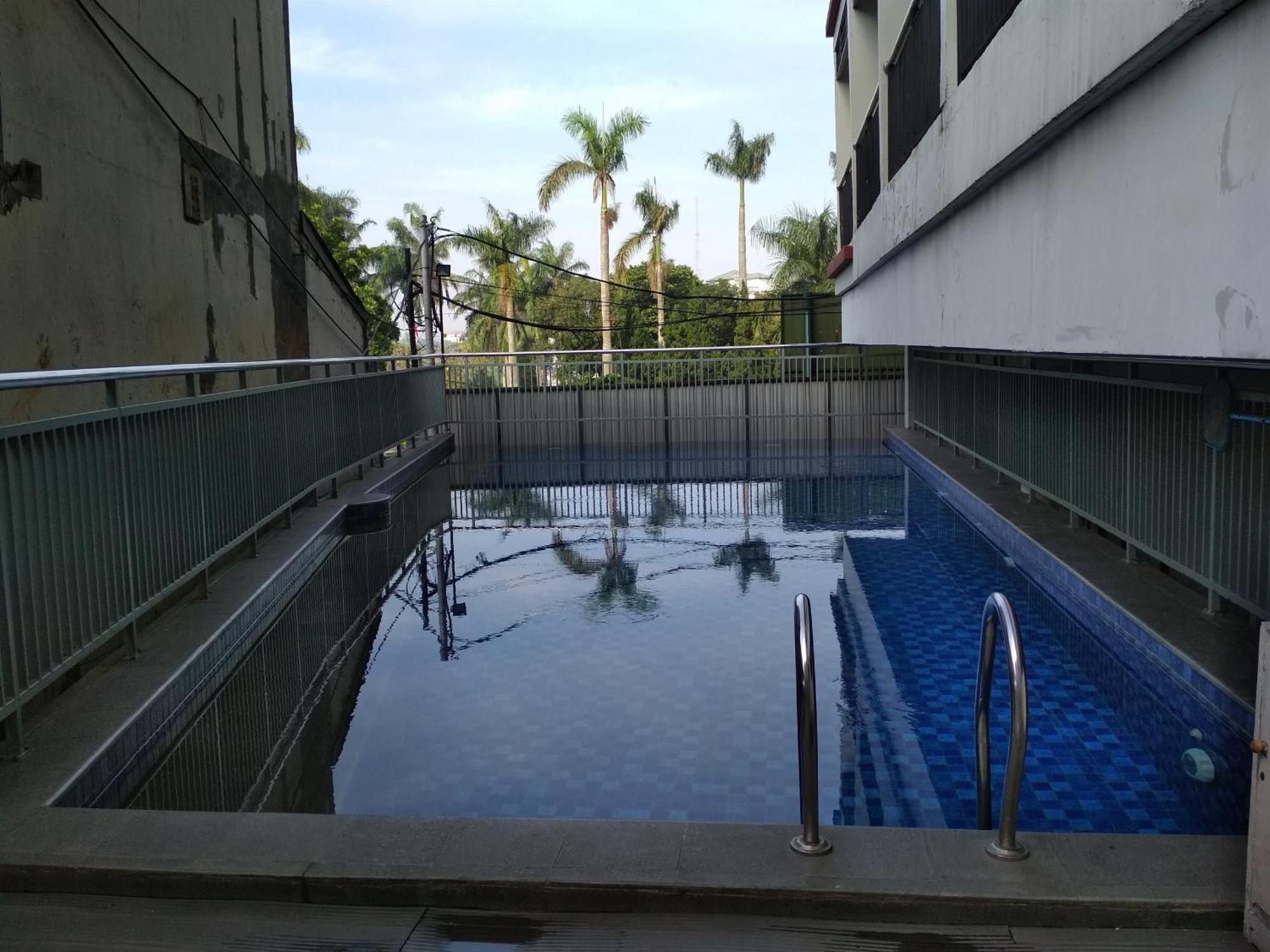 Simply And Comfy Studio Room Apartment Beverly Dago By Travelio Bandung Exterior photo