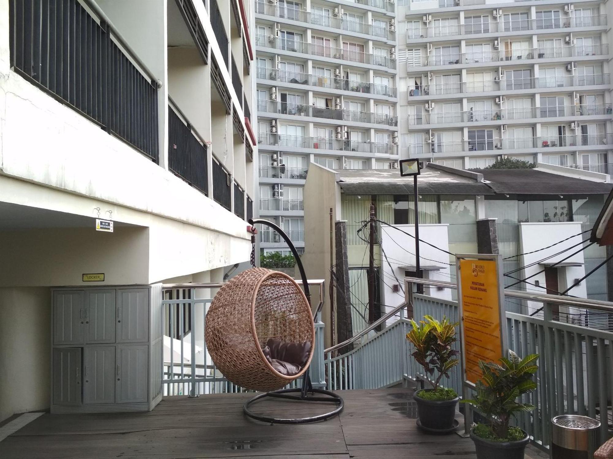 Simply And Comfy Studio Room Apartment Beverly Dago By Travelio Bandung Exterior photo