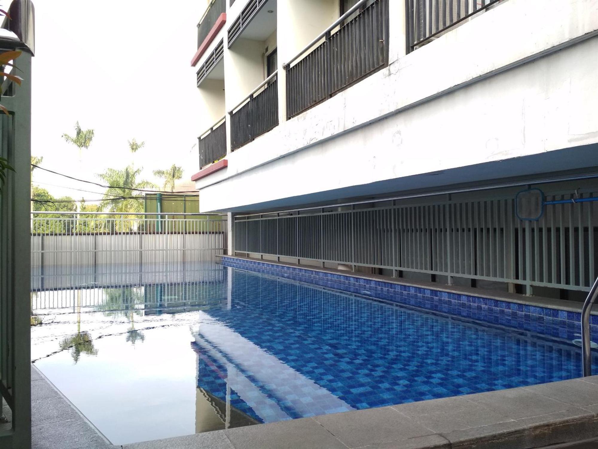 Simply And Comfy Studio Room Apartment Beverly Dago By Travelio Bandung Exterior photo