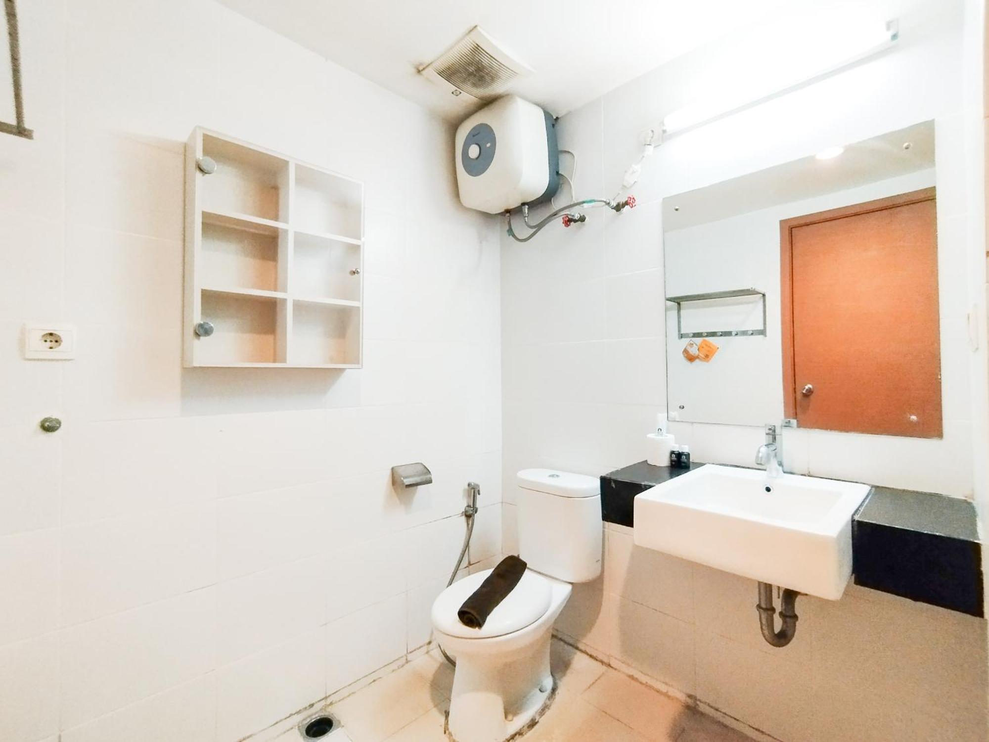 Simply And Comfy Studio Room Apartment Beverly Dago By Travelio Bandung Exterior photo