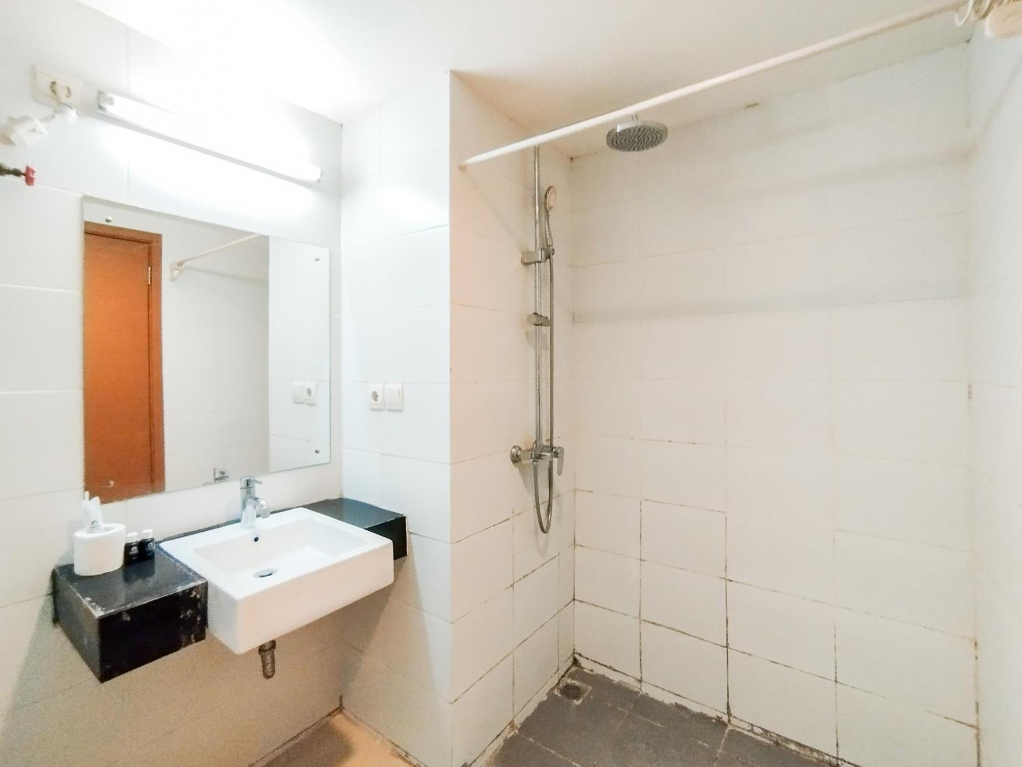 Simply And Comfy Studio Room Apartment Beverly Dago By Travelio Bandung Exterior photo